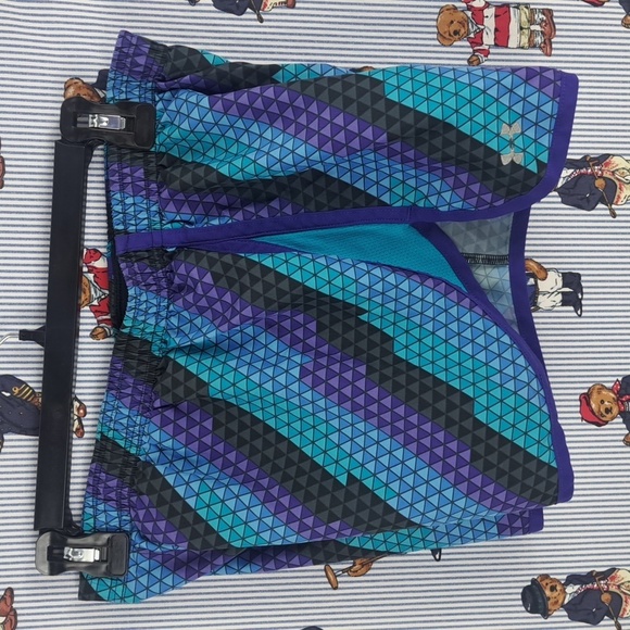 Under Armour Womens lined geometric purple & blue casual running shorts SZ Med - Picture 4 of 6